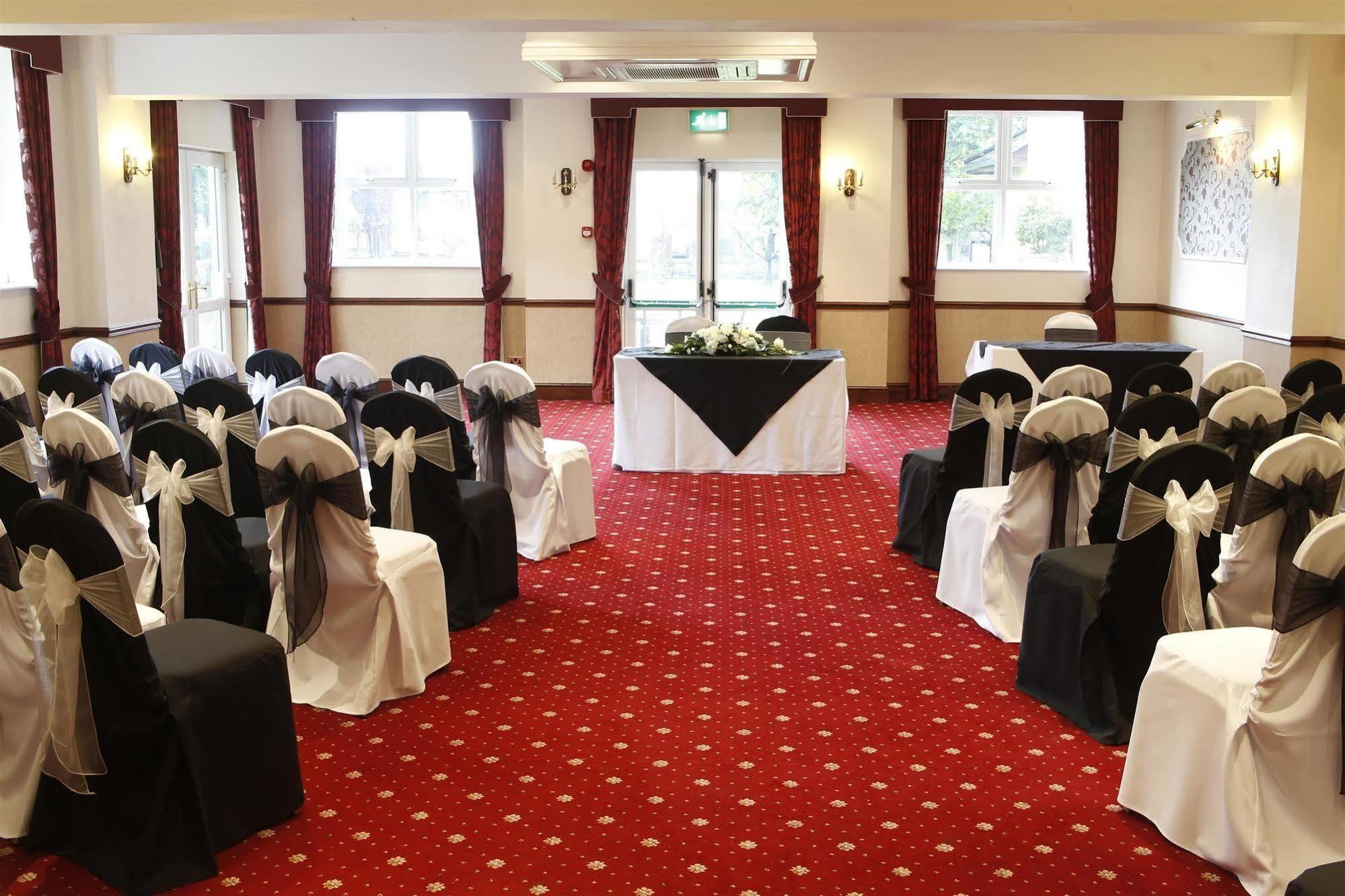 Burnley North Oaks Hotel And Leisure Club Экстерьер фото