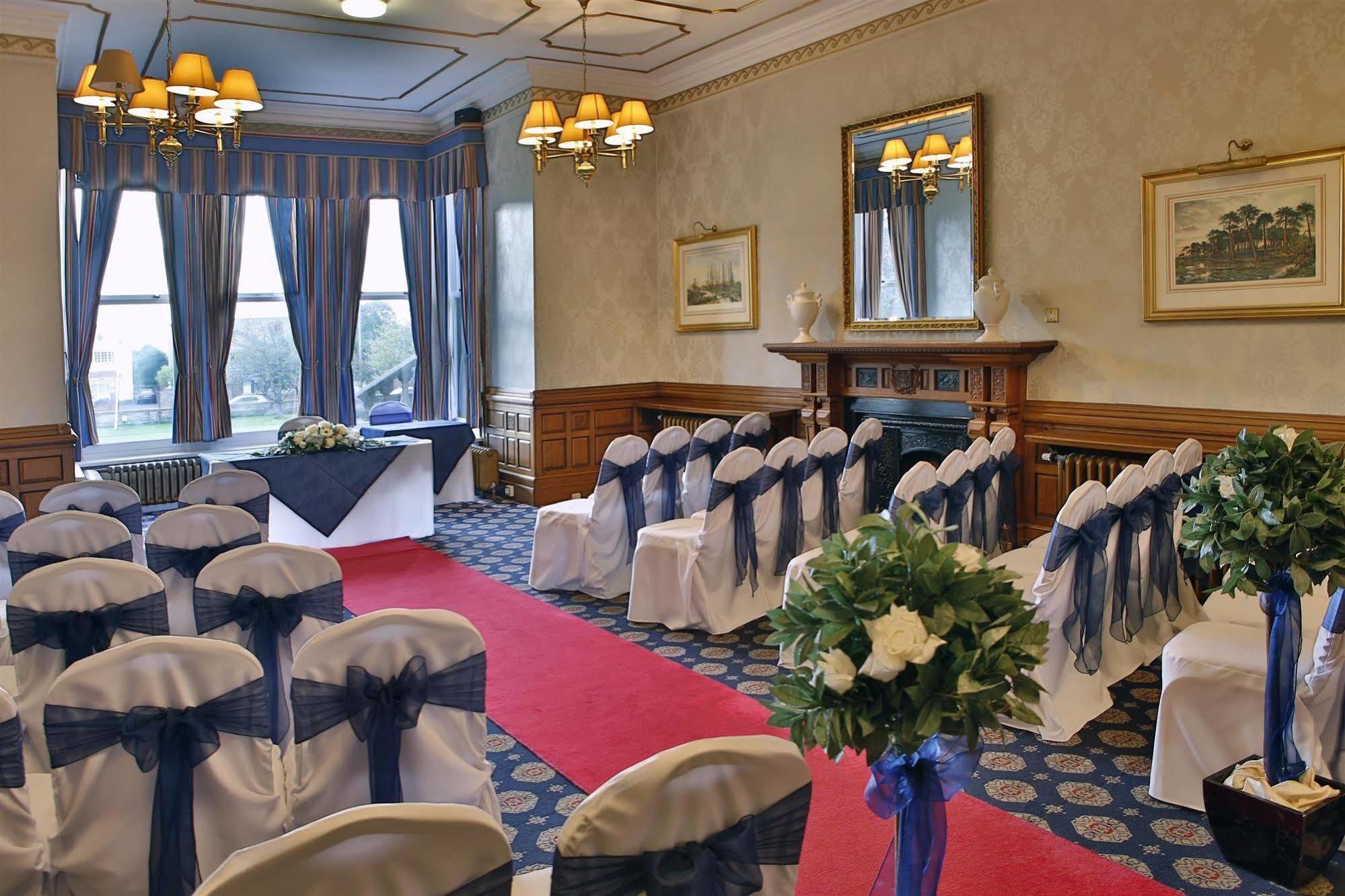 Burnley North Oaks Hotel And Leisure Club Экстерьер фото