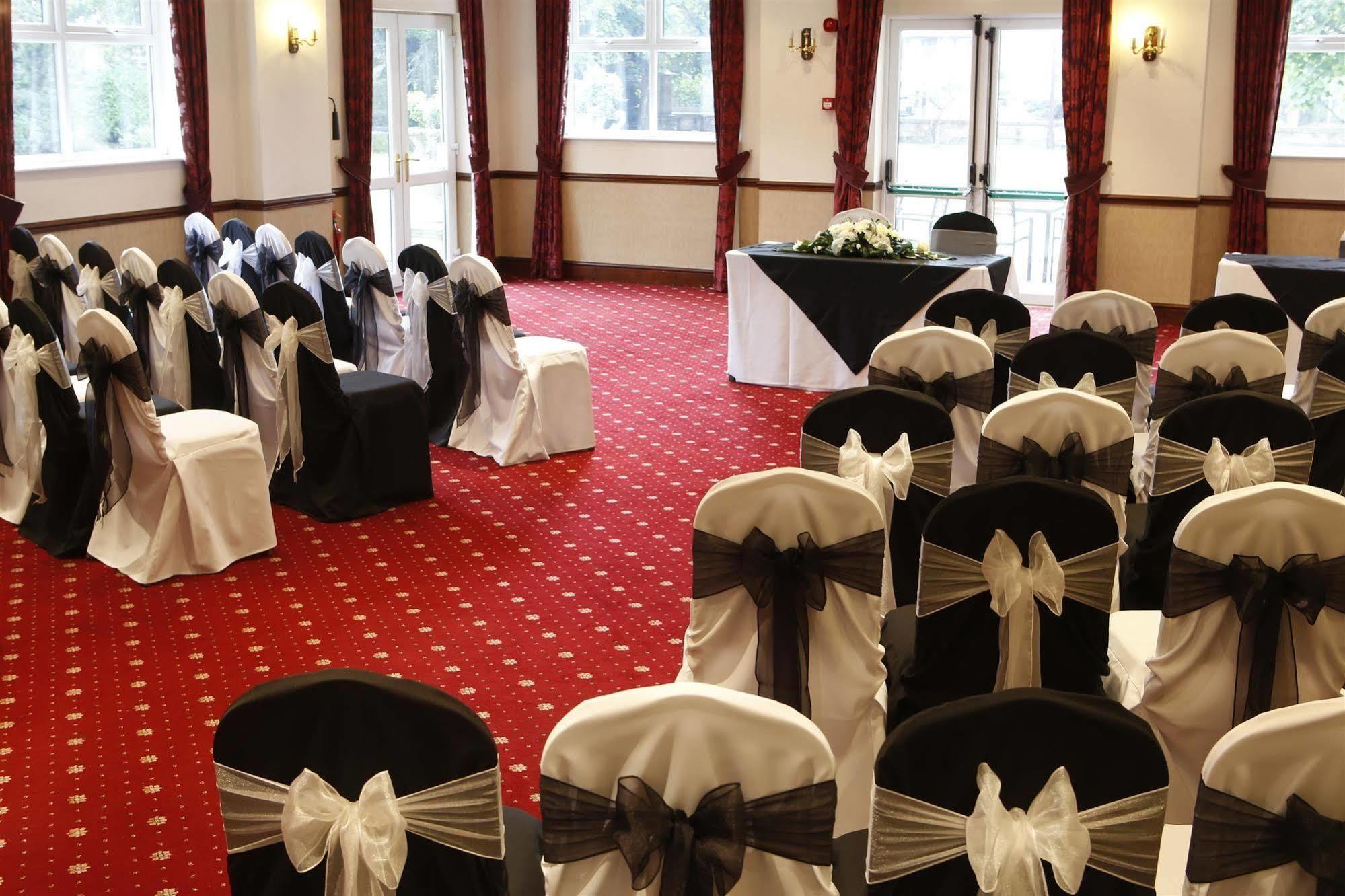 Burnley North Oaks Hotel And Leisure Club Экстерьер фото