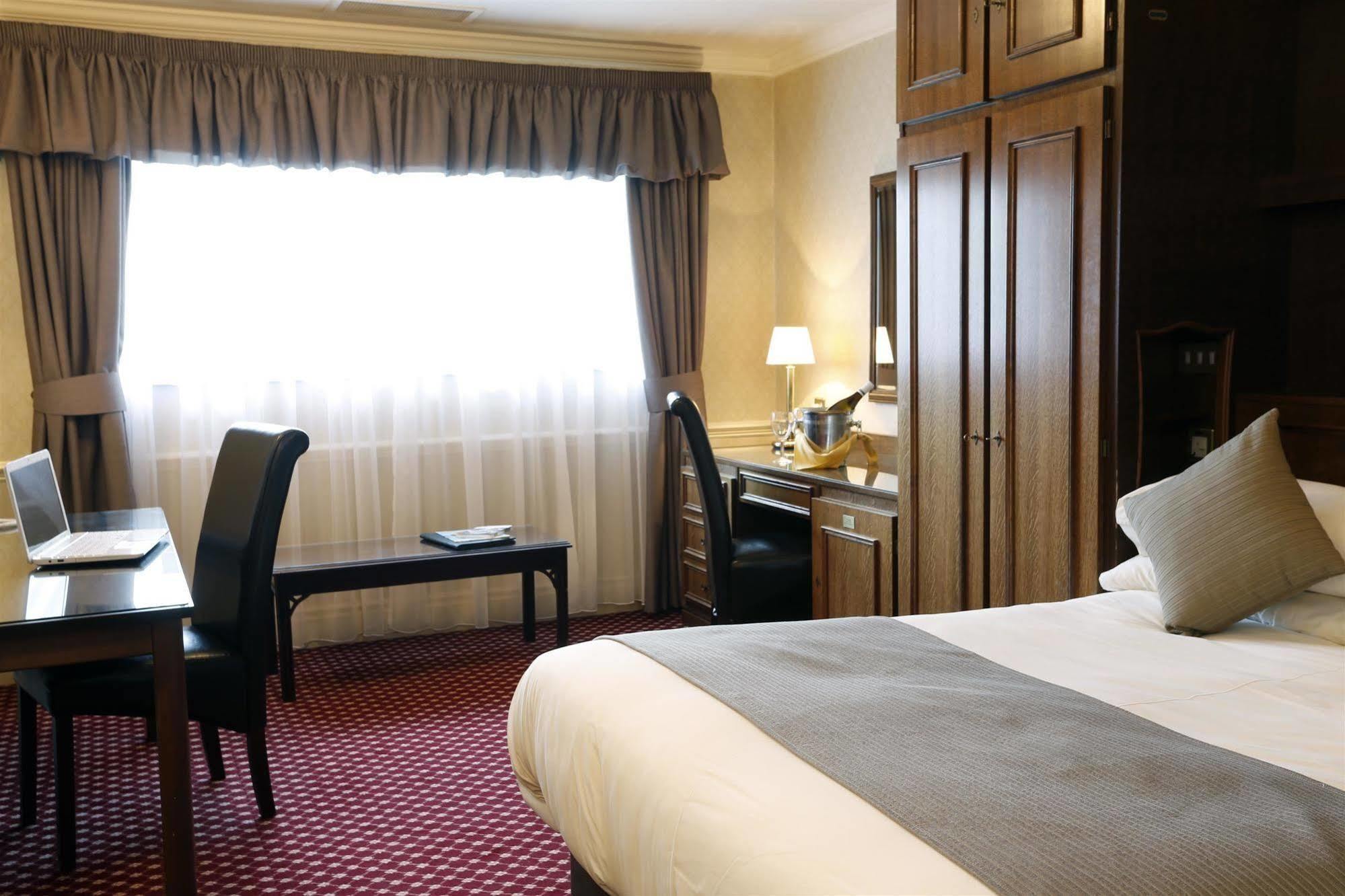 Burnley North Oaks Hotel And Leisure Club Экстерьер фото